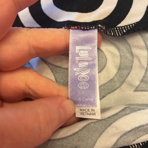 LuLaRow Disney tall and curvy leggings - Picture 2 of 3